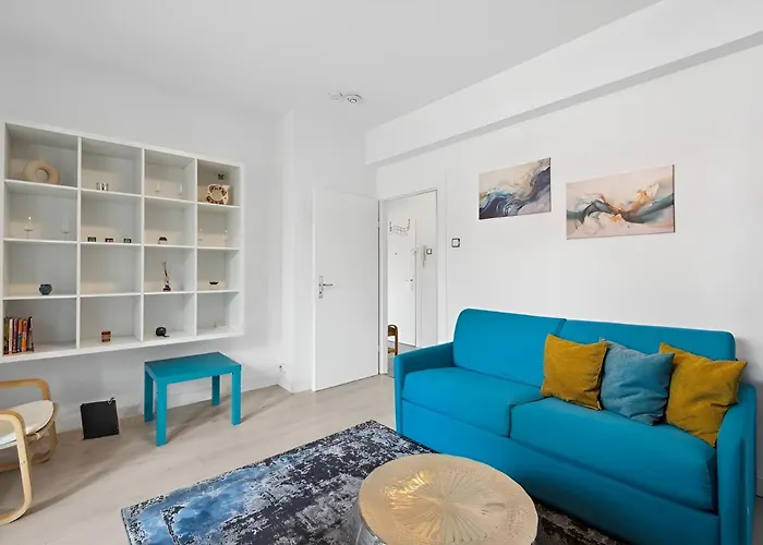 Flora Furnished Fair * Έσσεν